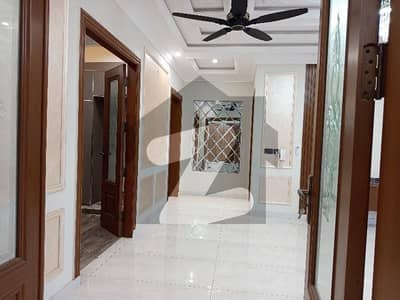 گارڈن ٹاؤن فیز 3 گارڈن ٹاؤن,گوجرانوالہ میں 6 کمروں کا 12 مرلہ مکان 4.75 کروڑ میں برائے فروخت۔