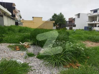 8 Marla Best Location Plot For Sale In E Block B-17