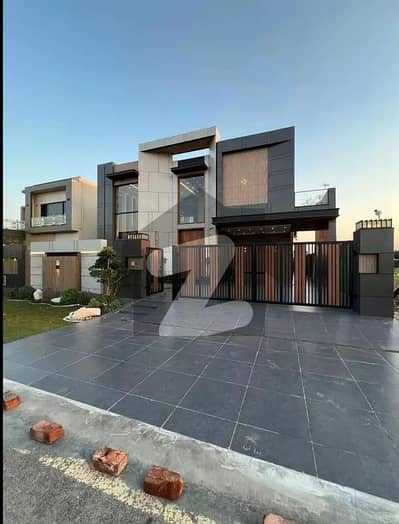 ڈی ایچ اے فیز 7 - بلاک ایکس فیز 7,ڈیفنس (ڈی ایچ اے),لاہور میں 5 کمروں کا 1 کنال مکان 11.25 کروڑ میں برائے فروخت۔