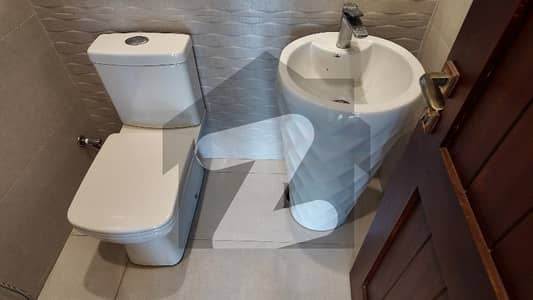 ڈیوائن گارڈنز ۔ بلاک اے ڈیوائن گارڈنز,لاہور میں 5 کمروں کا 14 مرلہ مکان 5.4 کروڑ میں برائے فروخت۔