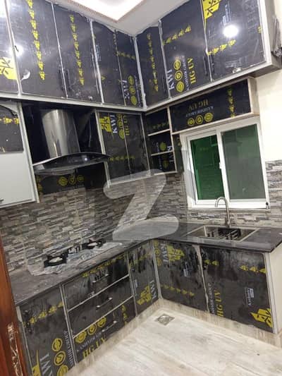 ڈی ایچ اے 9 ٹاؤن ۔ بلاک اے ڈی ایچ اے 9 ٹاؤن,ڈیفنس (ڈی ایچ اے),لاہور میں 4 کمروں کا 5 مرلہ مکان 2.25 کروڑ میں برائے فروخت۔