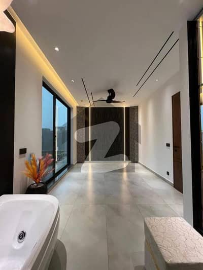 ڈی ایچ اے 9 ٹاؤن ۔ بلاک بی ڈی ایچ اے 9 ٹاؤن,ڈیفنس (ڈی ایچ اے),لاہور میں 5 کمروں کا 5 مرلہ مکان 2.4 کروڑ میں برائے فروخت۔