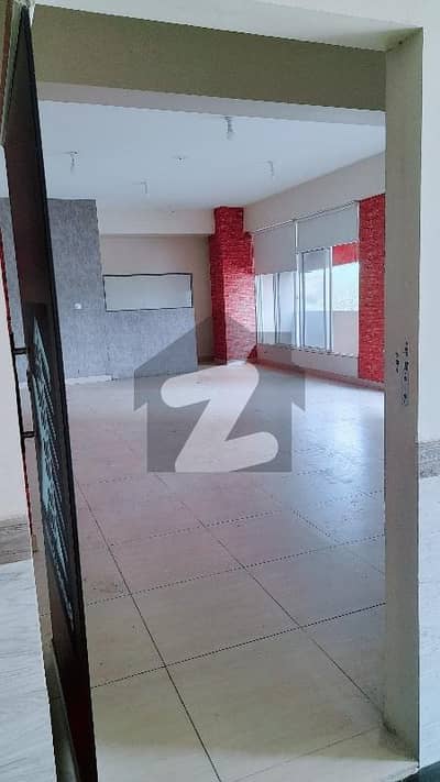 لکسس مال اینڈ ریزیڈینسی گلبرگ گرینز ۔ بلاک بی,گلبرگ گرینز,گلبرگ,اسلام آباد میں 2 مرلہ دفتر 80.0 ہزار میں کرایہ پر دستیاب ہے۔