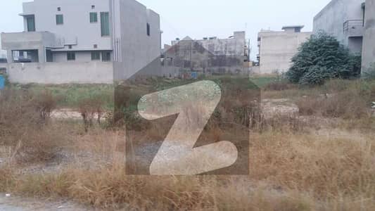ڈی ایچ اے فیز 7 - بلاک وائے فیز 7,ڈیفنس (ڈی ایچ اے),لاہور میں 1 کنال رہائشی پلاٹ 3.15 کروڑ میں برائے فروخت۔