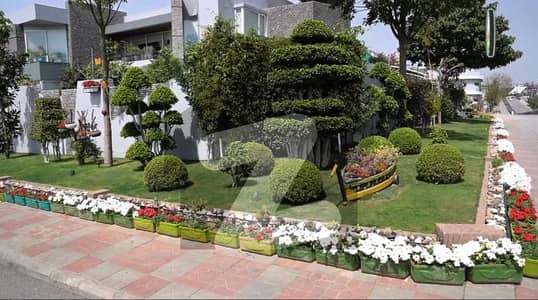 DHA PHASE 5 Sector K Overcease Street 6 Corner Extra Land South Face