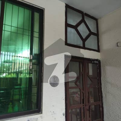 ریوینیو سوسائٹی لاہور میں 6 کمروں کا 5 مرلہ مکان 2.5 کروڑ میں برائے فروخت۔