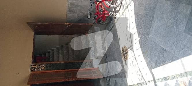 جوہر ٹاؤن لاہور میں 1 کمرے کا 5 مرلہ زیریں پورشن 45.0 ہزار میں کرایہ پر دستیاب ہے۔