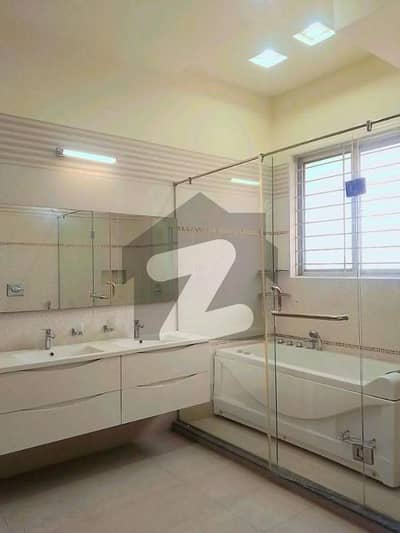 ڈی ایچ اے فیز 6 ڈیفنس (ڈی ایچ اے),لاہور میں 5 کمروں کا 1 کنال مکان 3.85 لاکھ میں کرایہ پر دستیاب ہے۔