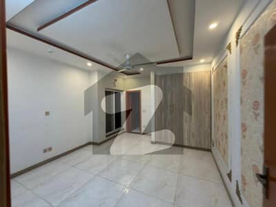 ڈی ایچ اے 9 ٹاؤن ڈیفنس (ڈی ایچ اے),لاہور میں 5 کمروں کا 8 مرلہ مکان 1.55 لاکھ میں کرایہ پر دستیاب ہے۔