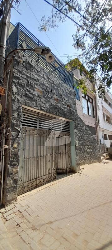 ایئرپورٹ روڈ کراچی میں 8 کمروں کا 10 مرلہ مکان 4.2 کروڑ میں برائے فروخت۔