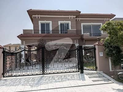 ڈی ایچ اے فیز 6 ڈیفنس (ڈی ایچ اے),لاہور میں 5 کمروں کا 1 کنال مکان 3.25 لاکھ میں کرایہ پر دستیاب ہے۔