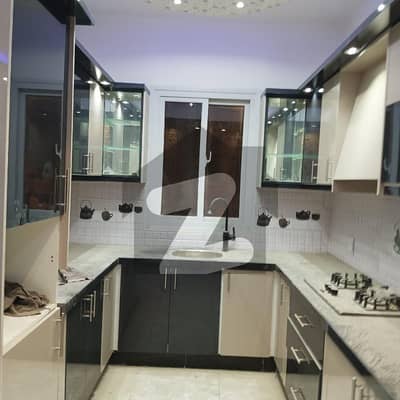 پی ای سی ایچ ایس بلاک 2 پی ای سی ایچ ایس,جمشید ٹاؤن,کراچی میں 3 کمروں کا 6 مرلہ بالائی پورشن 3.2 کروڑ میں برائے فروخت۔