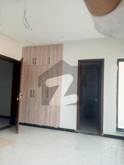 اتحاد ٹاؤن فیز ١ اتحاد ٹاؤن,رائیونڈ روڈ,لاہور میں 2 کمروں کا 5 مرلہ بالائی پورشن 46.0 ہزار میں کرایہ پر دستیاب ہے۔