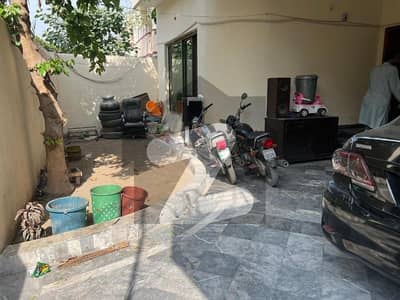 10 marla house for rent in johar town block B  5 bed  double unit  double kitchen  hot location