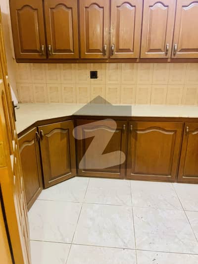 کلفٹن ۔ بلاک 4 کلفٹن,کراچی میں 3 کمروں کا 8 مرلہ فلیٹ 2.5 کروڑ میں برائے فروخت۔