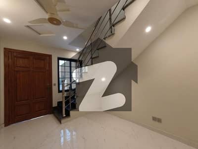 ڈی ۔ 12 اسلام آباد میں 4 مرلہ مکان 7.0 کروڑ میں برائے فروخت۔