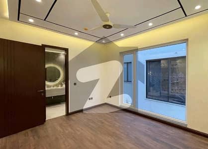 ڈی ایچ اے 9 ٹاؤن ڈیفنس (ڈی ایچ اے),لاہور میں 2 کمروں کا 5 مرلہ مکان 2.7 کروڑ میں برائے فروخت۔