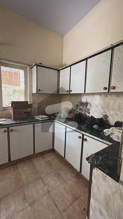 گلشنِ اقبال - بلاک 6 گلشنِ اقبال,گلشنِ اقبال ٹاؤن,کراچی میں 3 کمروں کا 16 مرلہ زیریں پورشن 1.28 لاکھ میں کرایہ پر دستیاب ہے۔