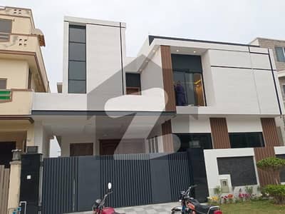 10 Marla Beautiful house Available for sale in DHA Islamabad