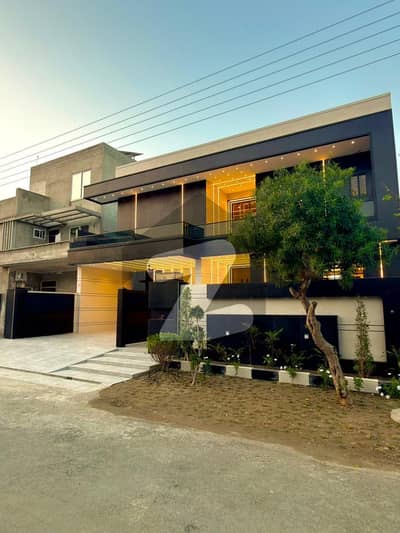 آئی ای پی انجینئرز ٹاؤن لاہور میں 6 کمروں کا 1 کنال مکان 6.5 کروڑ میں برائے فروخت۔