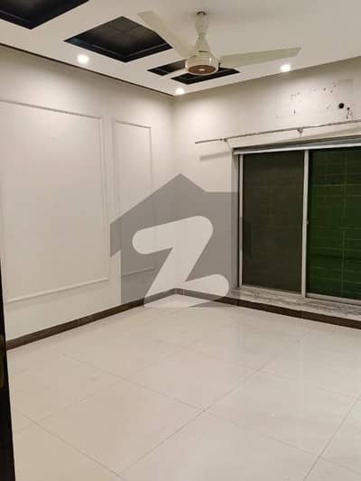 ڈی ایچ اے فیز 3 ڈیفنس (ڈی ایچ اے),لاہور میں 2 کمروں کا 5 مرلہ بالائی پورشن 60.0 ہزار میں کرایہ پر دستیاب ہے۔