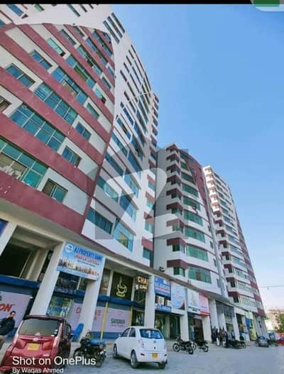 صنوبر ٹوِن ٹاور سعدی روڈ,کراچی میں 3 کمروں کا 8 مرلہ فلیٹ 1.3 کروڑ میں برائے فروخت۔