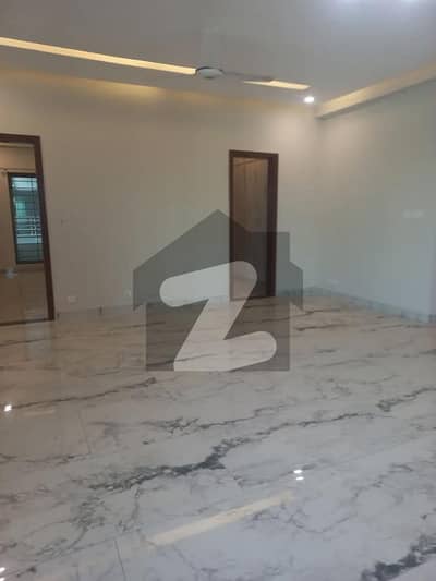 عسکری 10 - سیکٹر ایس عسکری 10,عسکری,لاہور میں 3 کمروں کا 10 مرلہ فلیٹ 4.35 کروڑ میں برائے فروخت۔