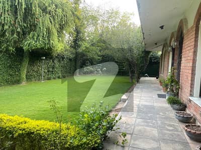 ایف ۔ 7 اسلام آباد میں 4 کمروں کا 1 کنال مکان 5.5 لاکھ میں کرایہ پر دستیاب ہے۔