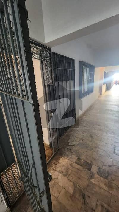 کلفٹن ۔ بلاک 1 کلفٹن,کراچی میں 2 کمروں کا 4 مرلہ فلیٹ 1.1 کروڑ میں برائے فروخت۔