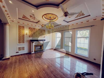 ڈی ایچ اے فیز 6 ڈیفنس (ڈی ایچ اے),لاہور میں 2 کمروں کا 1 کنال بالائی پورشن 1.5 لاکھ میں کرایہ پر دستیاب ہے۔