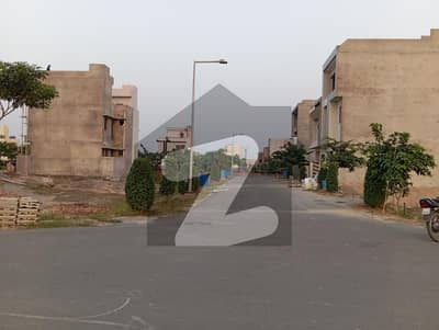 یونین گرین کالج روڈ,لاہور میں 3 مرلہ رہائشی پلاٹ 65.0 لاکھ میں برائے فروخت۔