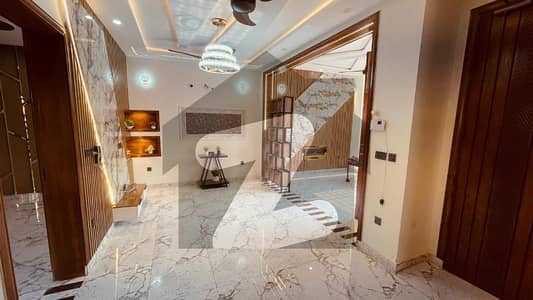 بحریہ ٹاؤن - توحید بلاک بحریہ ٹاؤن ۔ سیکٹر ایف,بحریہ ٹاؤن,لاہور میں 5 کمروں کا 10 مرلہ مکان 2.9 کروڑ میں برائے فروخت۔