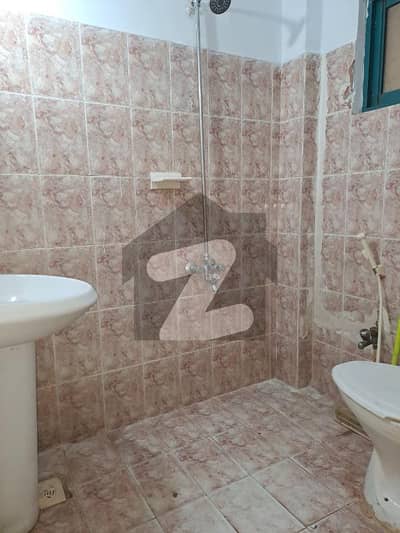 جی ۔ 11 مرکز جی ۔ 11,اسلام آباد میں 2 مرلہ Studio دفتر 1.5 کروڑ میں برائے فروخت۔