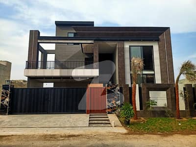 طارق گارڈنز لاہور میں 6 کمروں کا 1 کنال مکان 6.75 کروڑ میں برائے فروخت۔