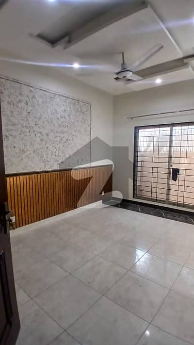 5 MARLA HOUSE AVAILABLE FOR RENT IN DHA PHASE 5 LAHORE