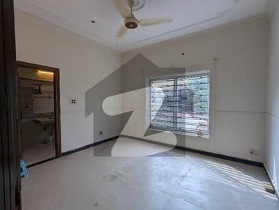 بحریہ ٹاؤن فیز 8 - سفاری ہومز بحریہ ٹاؤن فیز 8,بحریہ ٹاؤن راولپنڈی,راولپنڈی میں 2 کمروں کا 5 مرلہ مکان 50.0 ہزار میں کرایہ پر دستیاب ہے۔