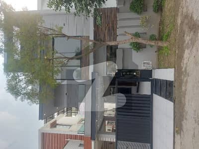 10 MARLA BRAND NEW HOUSE FOR SALE IN LAKE CITY LAHORE