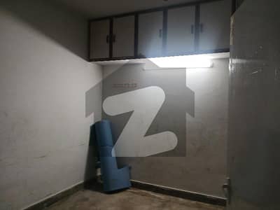 G11 Size 25/40 Single Storey House 2 Beds Rent