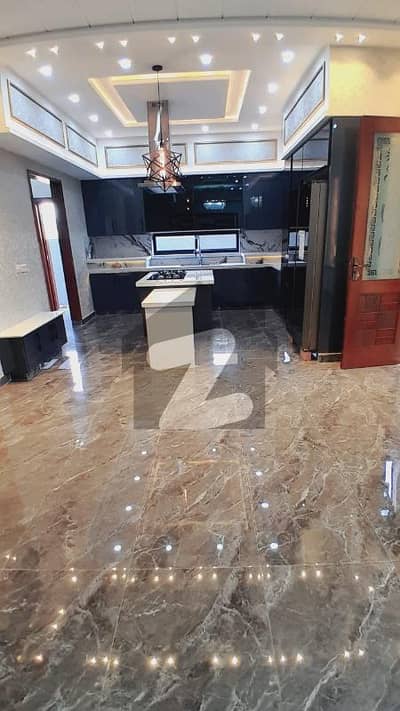 واپڈا سٹی فیصل آباد میں 4 کمروں کا 15 مرلہ مکان 6.15 کروڑ میں برائے فروخت۔