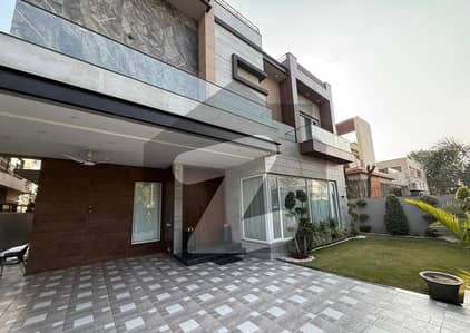 ڈی ایچ اے فیز 5 ڈیفنس (ڈی ایچ اے),لاہور میں 5 کمروں کا 1 کنال مکان 10.5 کروڑ میں برائے فروخت۔