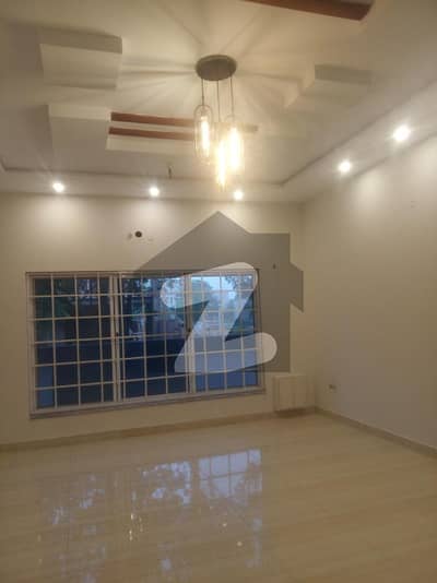 واپڈا سٹی فیصل آباد میں 3 کمروں کا 1 کنال بالائی پورشن 80.0 ہزار میں کرایہ پر دستیاب ہے۔