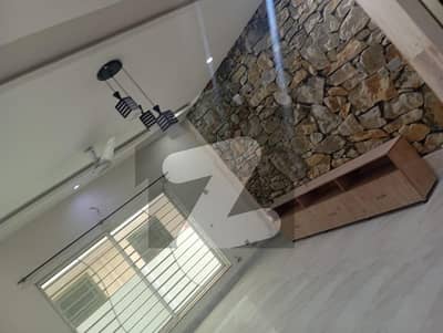 ڈی ایچ اے ڈیفینس فیز 2 ڈی ایچ اے ڈیفینس,اسلام آباد میں 6 کمروں کا 1 کنال مکان 2.6 لاکھ میں کرایہ پر دستیاب ہے۔