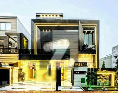 10 Marla Luxurious House Available For Rent