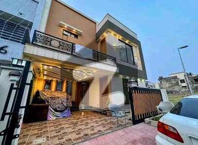 بحریہ ٹاؤن فیز 8 ۔ سفاری ویلی بحریہ ٹاؤن فیز 8,بحریہ ٹاؤن راولپنڈی,راولپنڈی میں 5 کمروں کا 7 مرلہ مکان 78.0 ہزار میں کرایہ پر دستیاب ہے۔