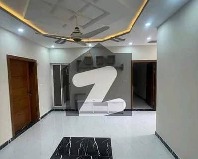 بحریہ ٹاؤن فیز 8 بحریہ ٹاؤن راولپنڈی,راولپنڈی میں 2 کمروں کا 7 مرلہ زیریں پورشن 43.0 ہزار میں کرایہ پر دستیاب ہے۔