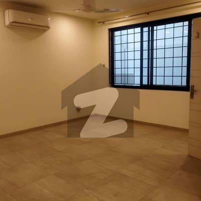 ایف ۔ 10 اسلام آباد میں 2 کمروں کا 1 کنال زیریں پورشن 1.6 لاکھ میں کرایہ پر دستیاب ہے۔