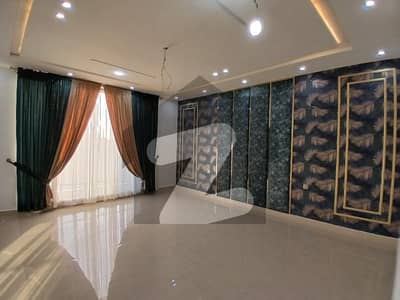 واپڈا سٹی ۔ بلاک ایچ واپڈا سٹی,فیصل آباد میں 5 کمروں کا 1 کنال مکان 11.5 کروڑ میں برائے فروخت۔