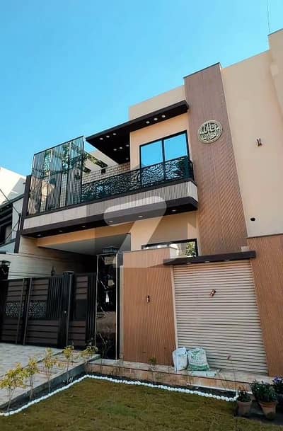 ایڈن ویلی فیصل آباد میں 4 کمروں کا 7 مرلہ مکان 4.1 کروڑ میں برائے فروخت۔