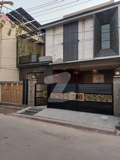 سحر وِلاز ملتان پبلک سکول روڈ,ملتان میں 5 کمروں کا 10 مرلہ مکان 3.65 کروڑ میں برائے فروخت۔