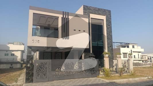 بحریہ ٹاؤن فیز 8 بحریہ ٹاؤن راولپنڈی,راولپنڈی میں 4 کمروں کا 1 کنال مکان 2.5 لاکھ میں کرایہ پر دستیاب ہے۔